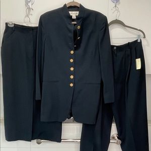 JONES NEW YORK 100% wool three piece suit